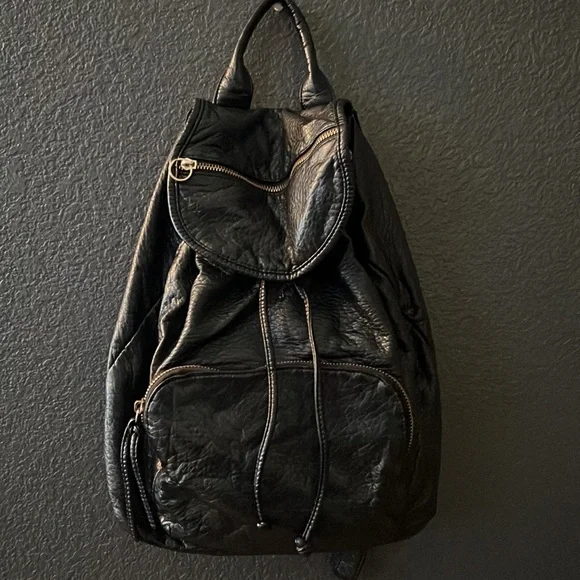 Black backpack 🎒 - Picture 2 of 6
